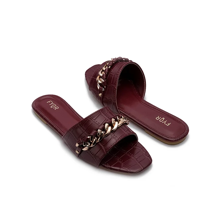 Chain Detailed Slide Sandal